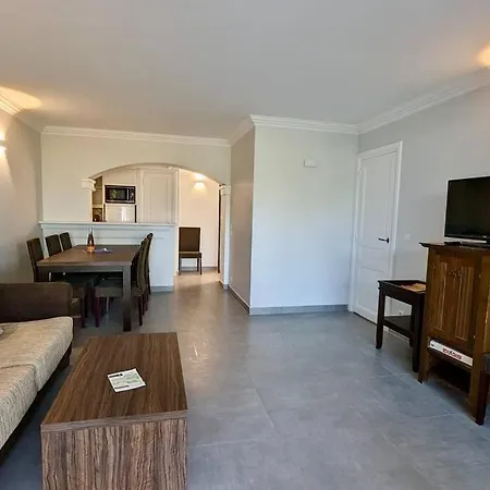 アパート Les Restanques 3 3020 グリモー