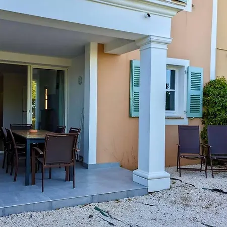 Les Restanques 3 3020 *